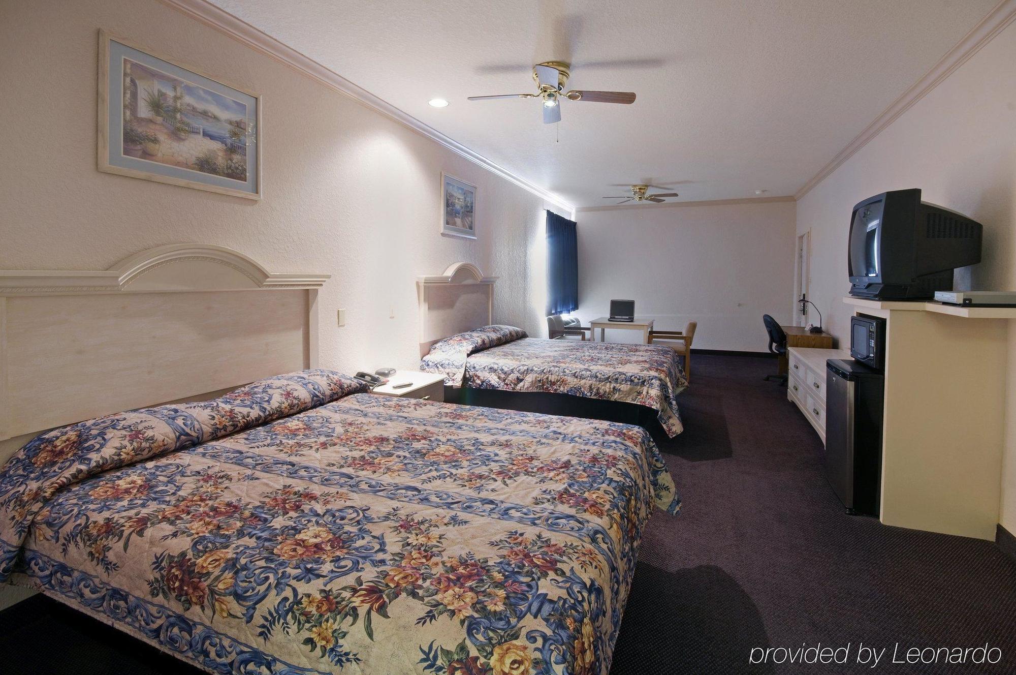 Americas Best Value Platinum Inn & Suites Aldine Room photo